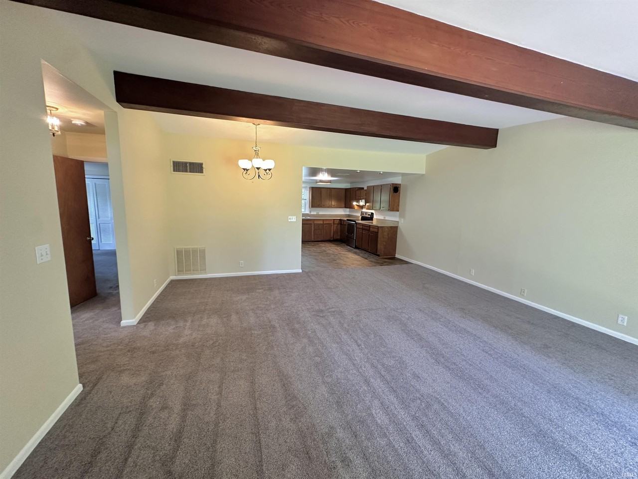 1119 Se Riverside Dr #H - Photo 3 of 11