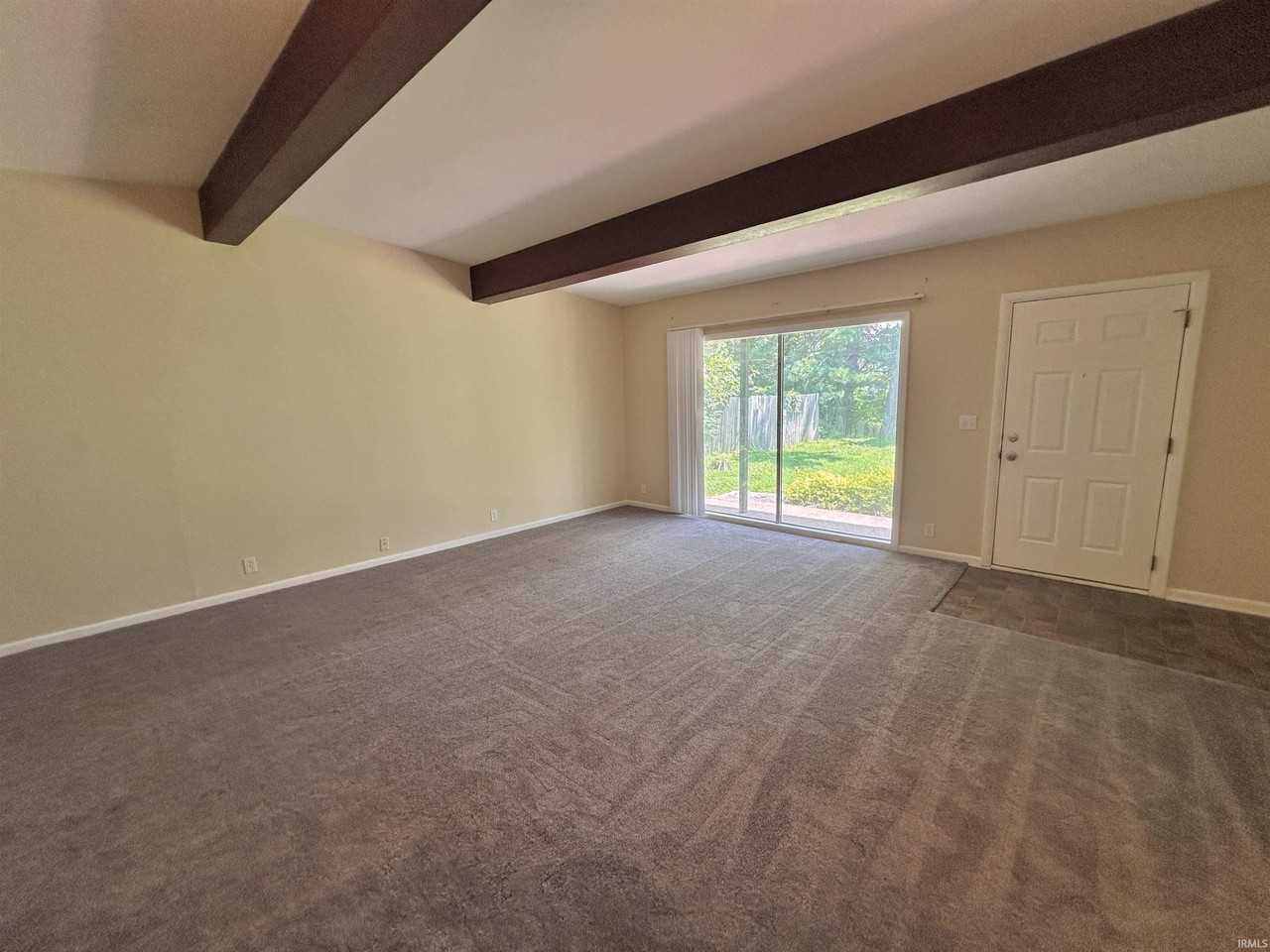 1119 Se Riverside Dr #H - Photo 4 of 11