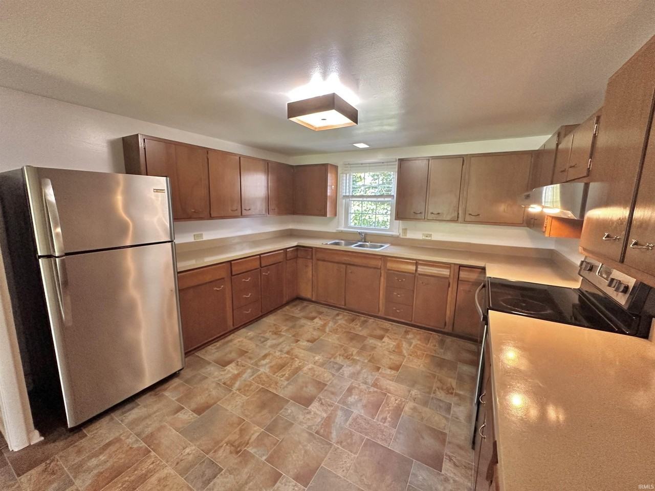 1119 Se Riverside Dr #H - Photo 5 of 11