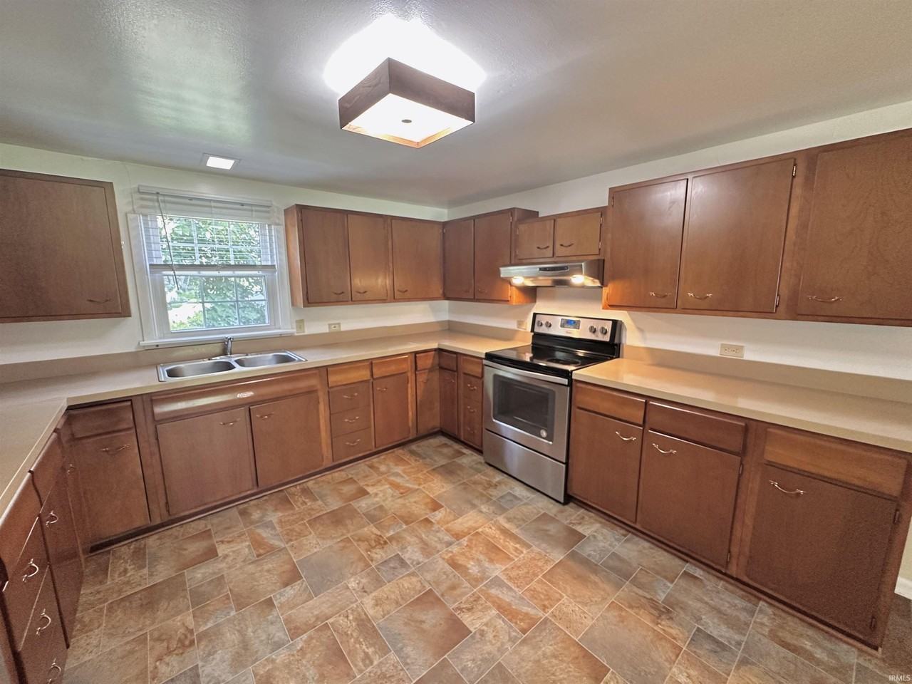 1119 Se Riverside Dr #H - Photo 6 of 11