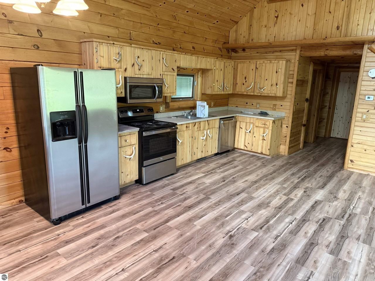 5498 Gross Dr - Photo 3 of 15