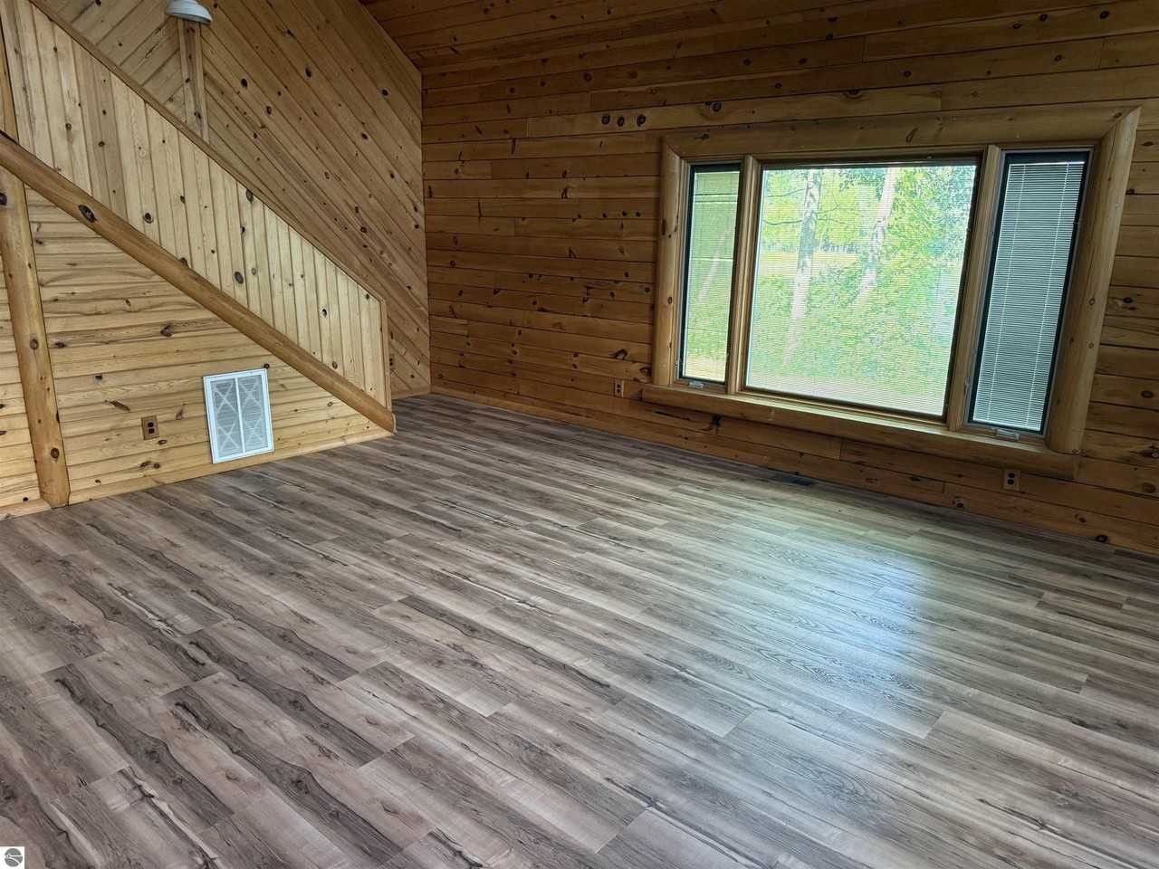 5498 Gross Dr - Photo 4 of 15