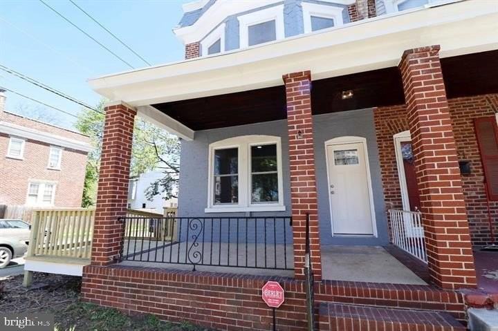 523 W 26th St - Photo 2 of 21