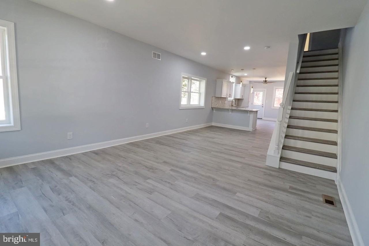 523 W 26th St - Photo 4 of 21