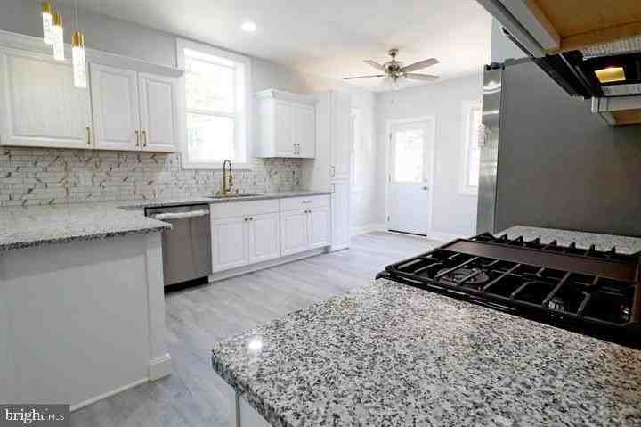 523 W 26th St - Photo 6 of 21