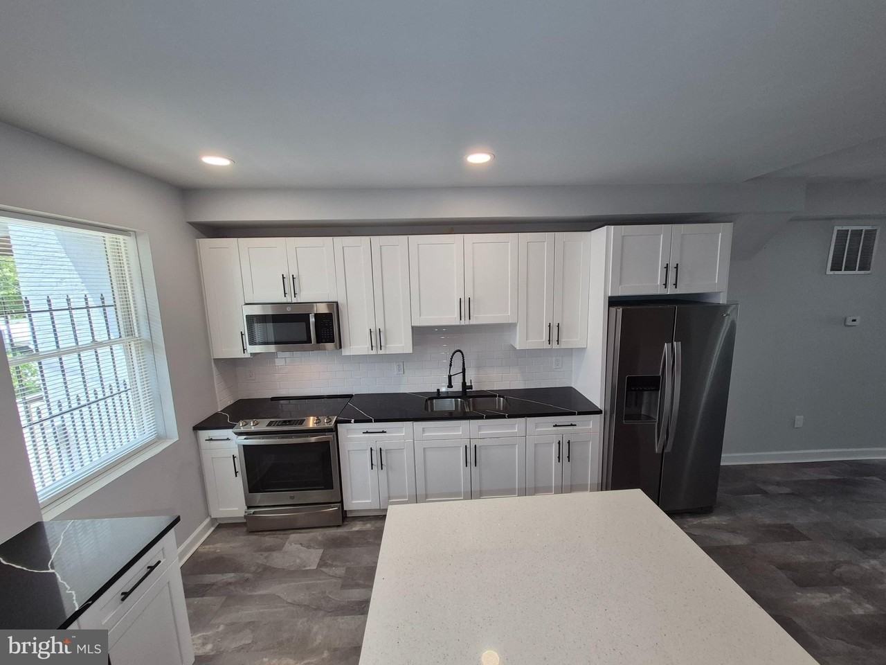 3103 E Monument St - Photo 5 of 29