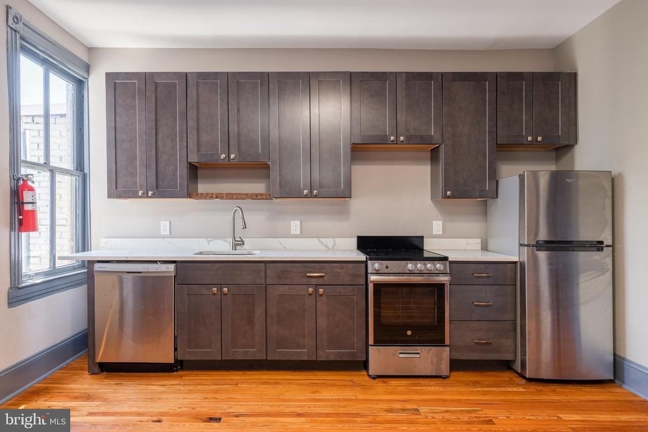 1733 Fleet St #4 - Photo 3 of 16