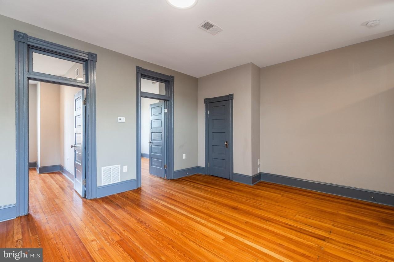 1733 Fleet St #4 - Photo 4 of 16