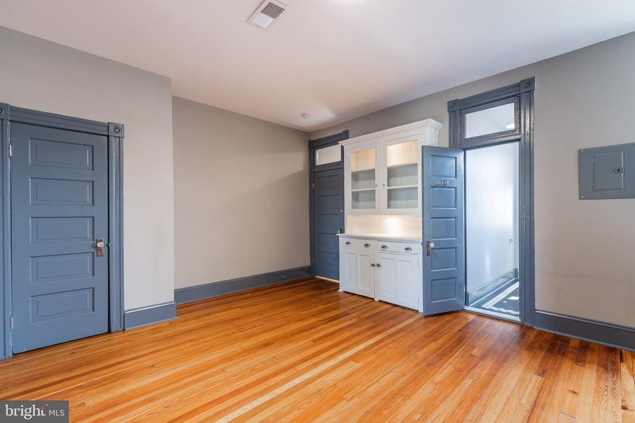 1733 Fleet St #4 - Photo 5 of 16