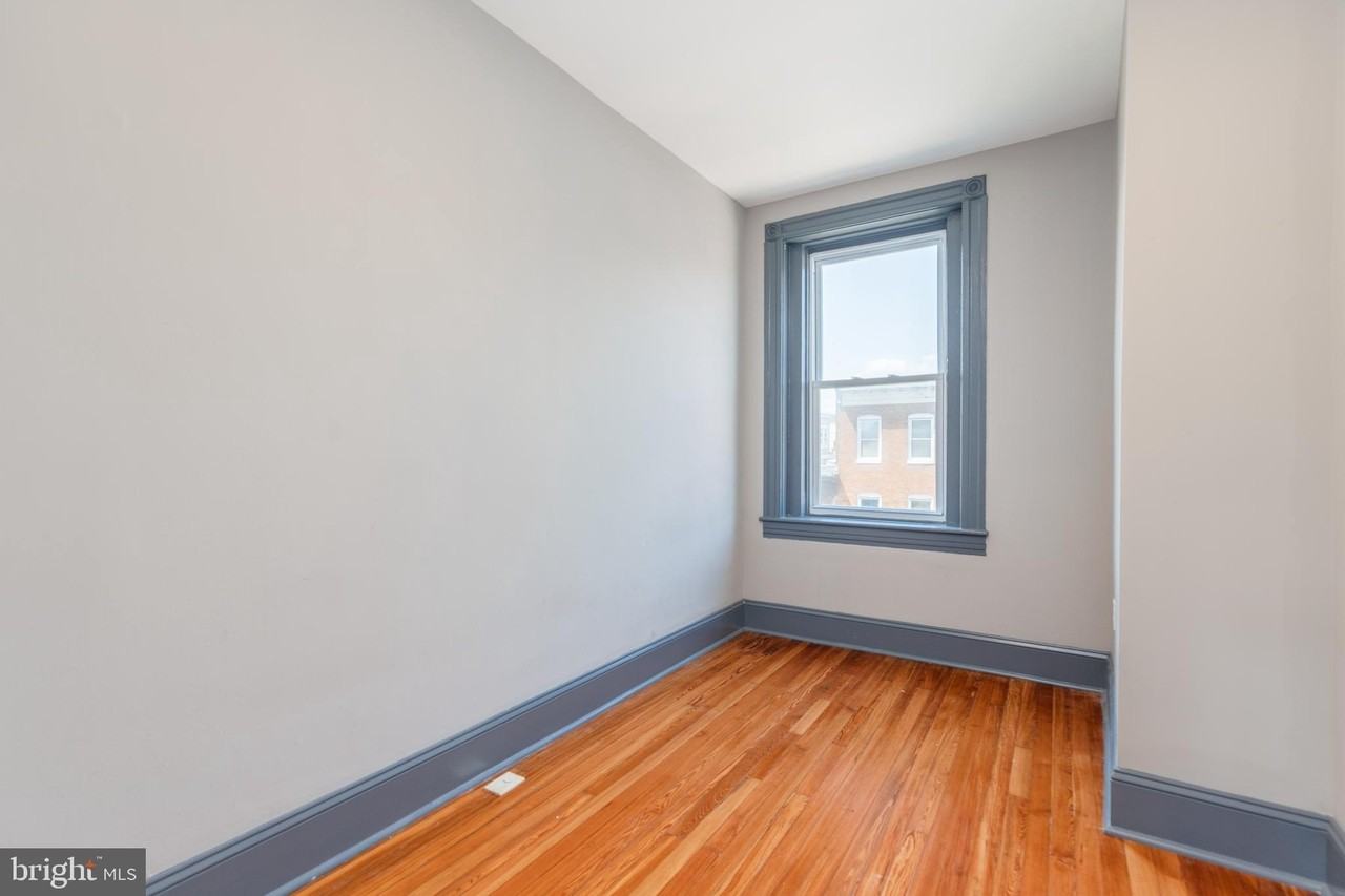 1733 Fleet St #4 - Photo 6 of 16