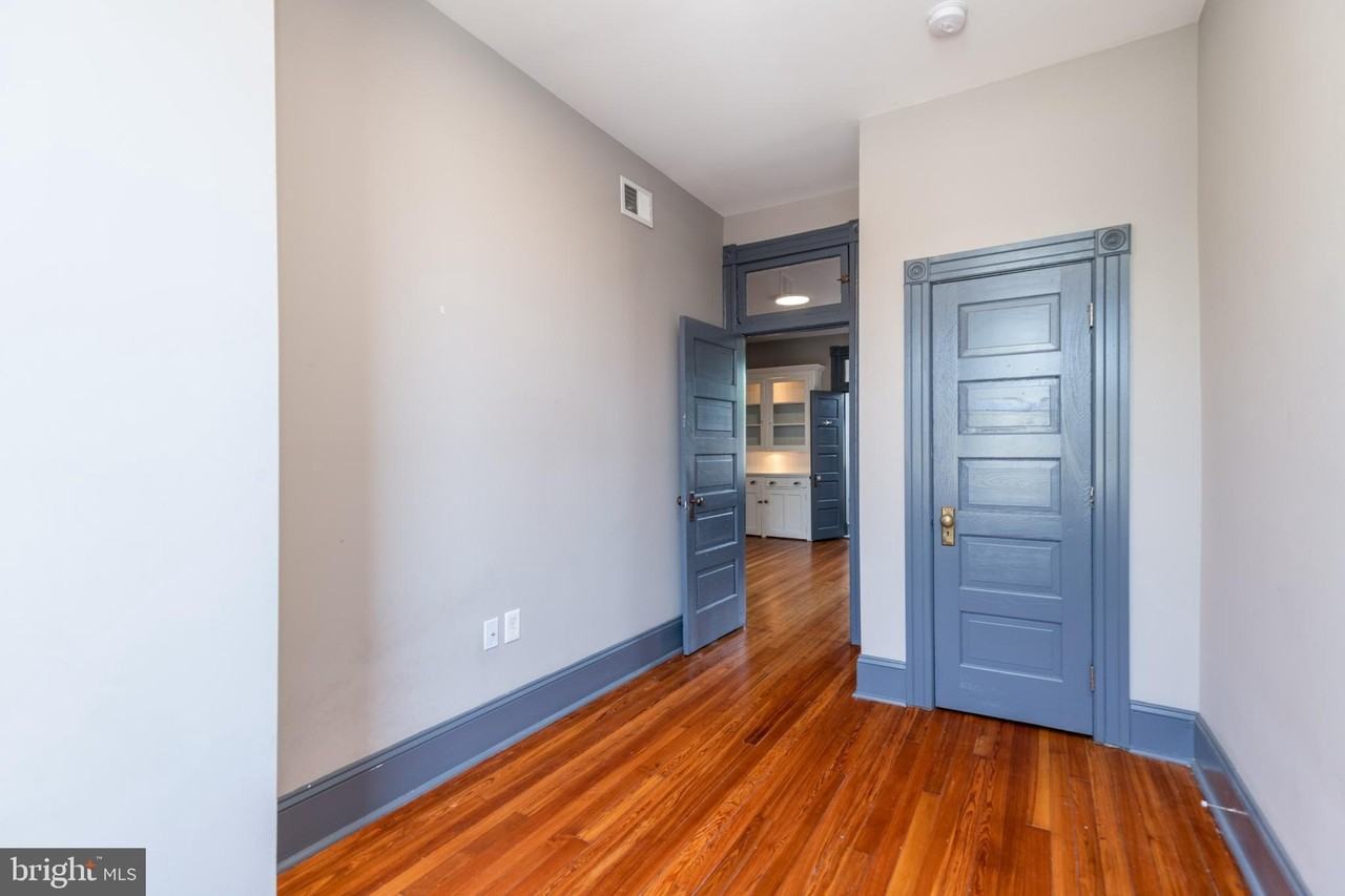 1733 Fleet St #4 - Photo 7 of 16