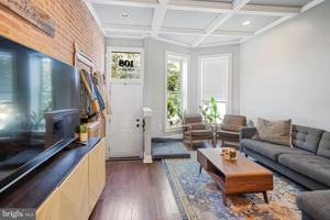 featured image of 108 N Lakewood Ave
