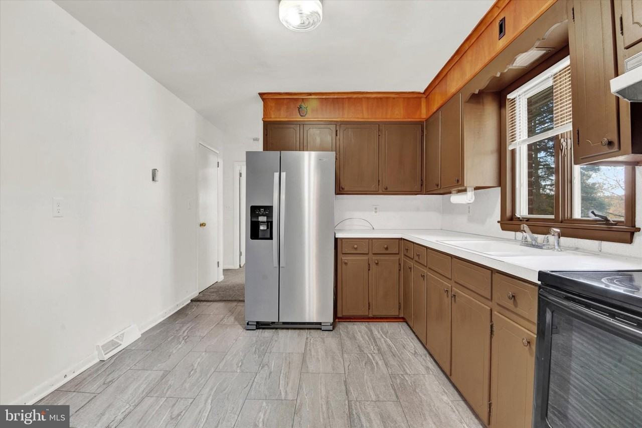 2738 Bird View Rd - Photo 5 of 23