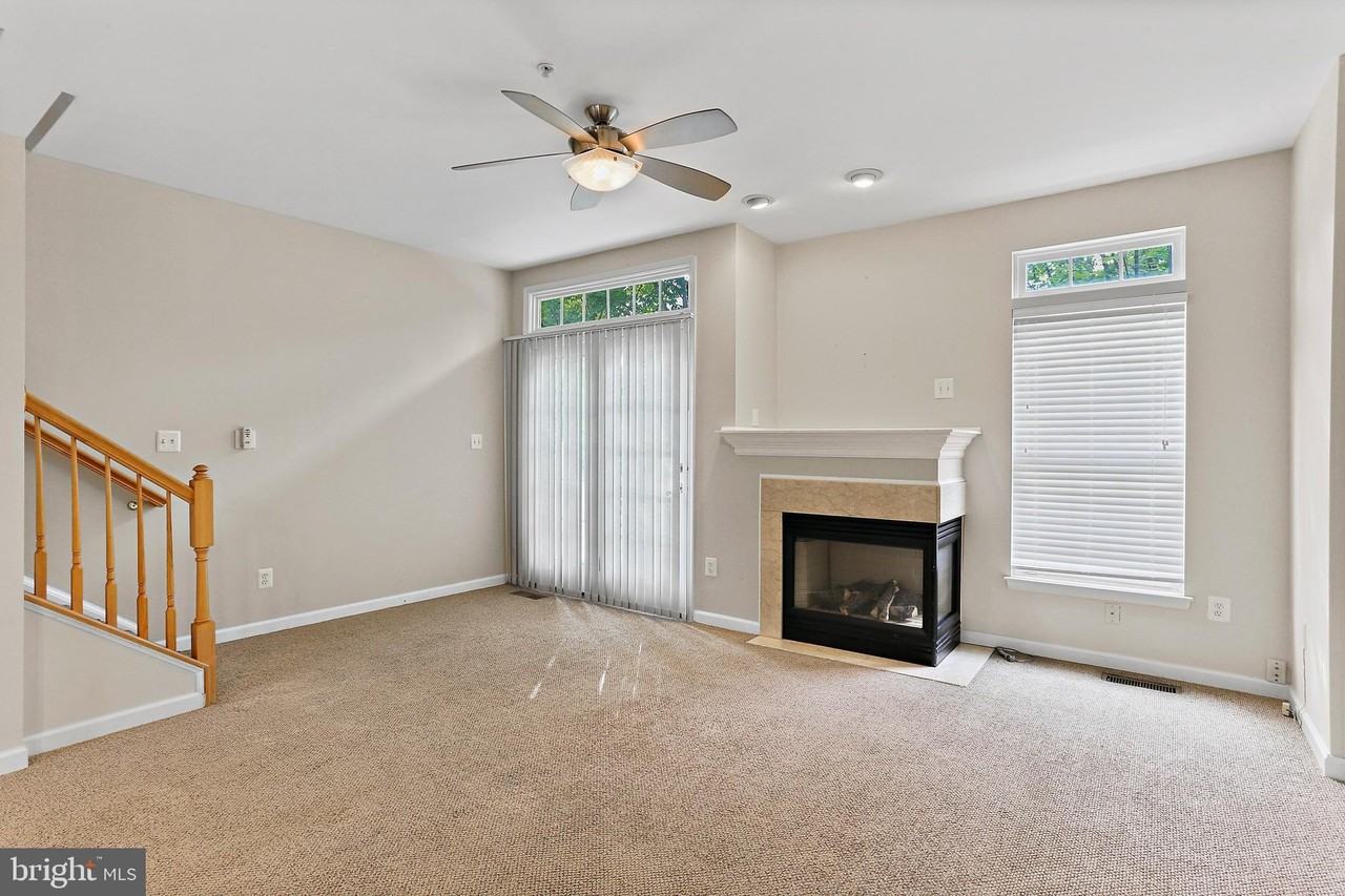 570 Eisenhower Dr - Photo 5 of 16