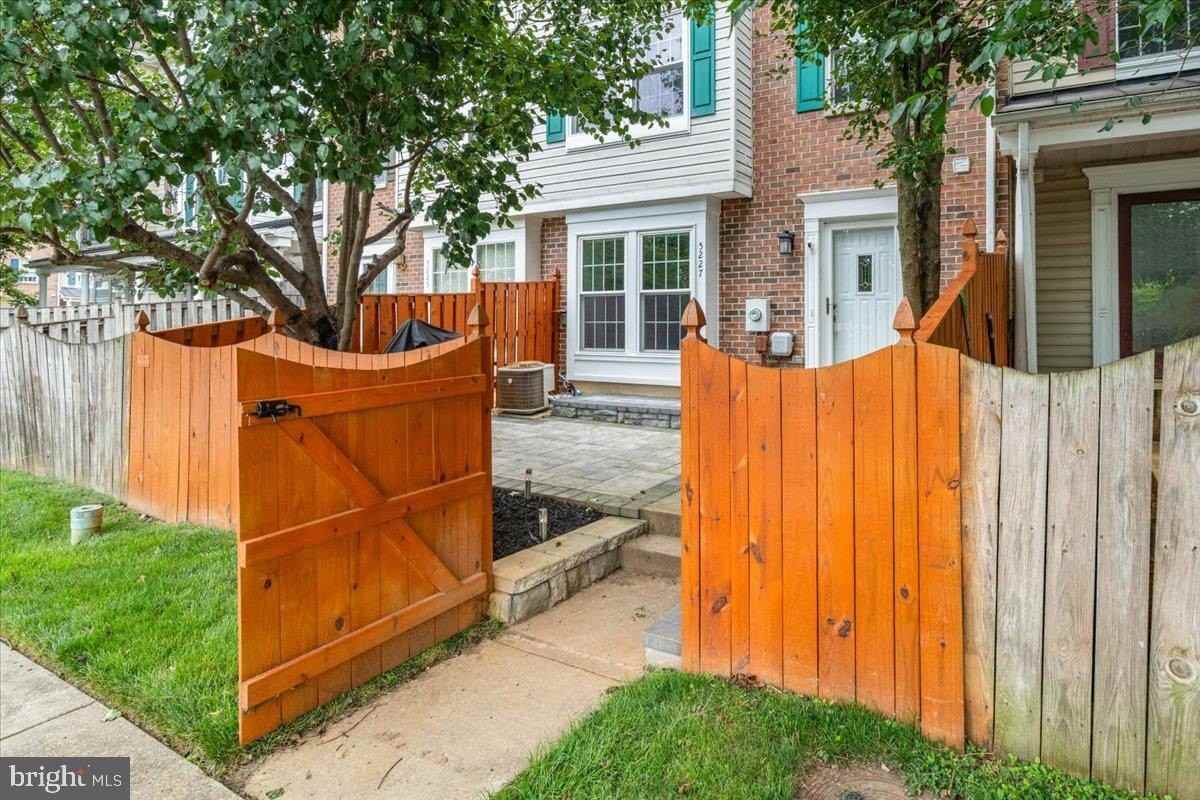 5227 Regal Ct - Photo 2 of 29