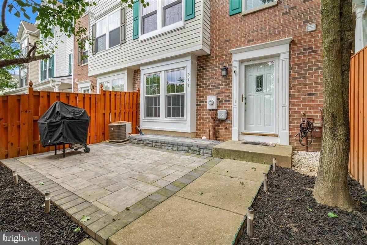 5227 Regal Ct - Photo 3 of 29