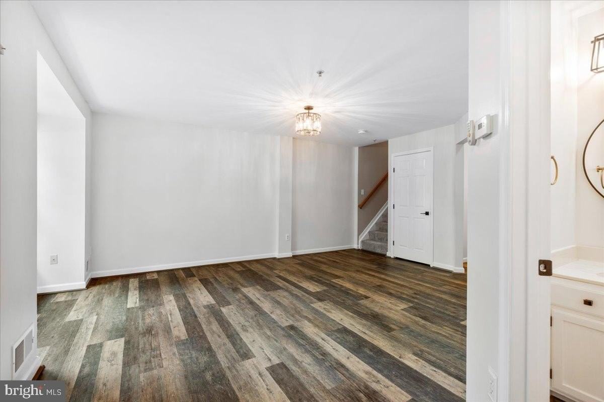5227 Regal Ct - Photo 4 of 29