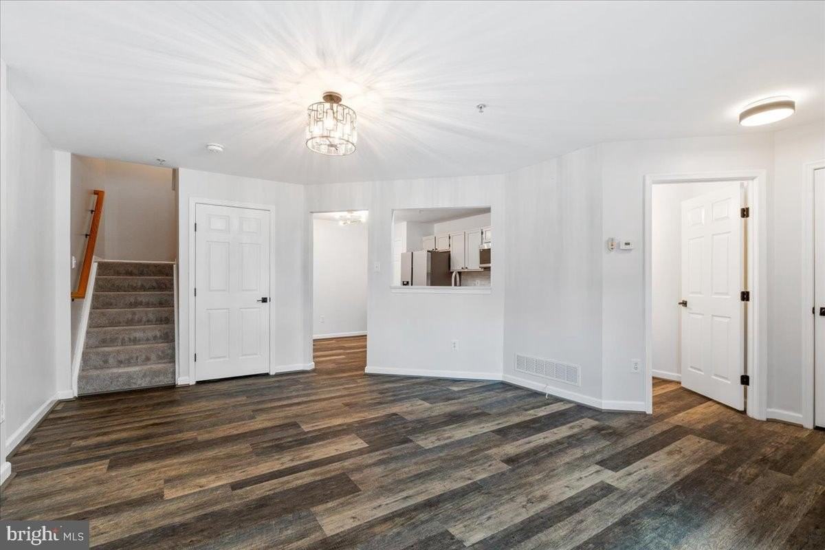 5227 Regal Ct - Photo 5 of 29
