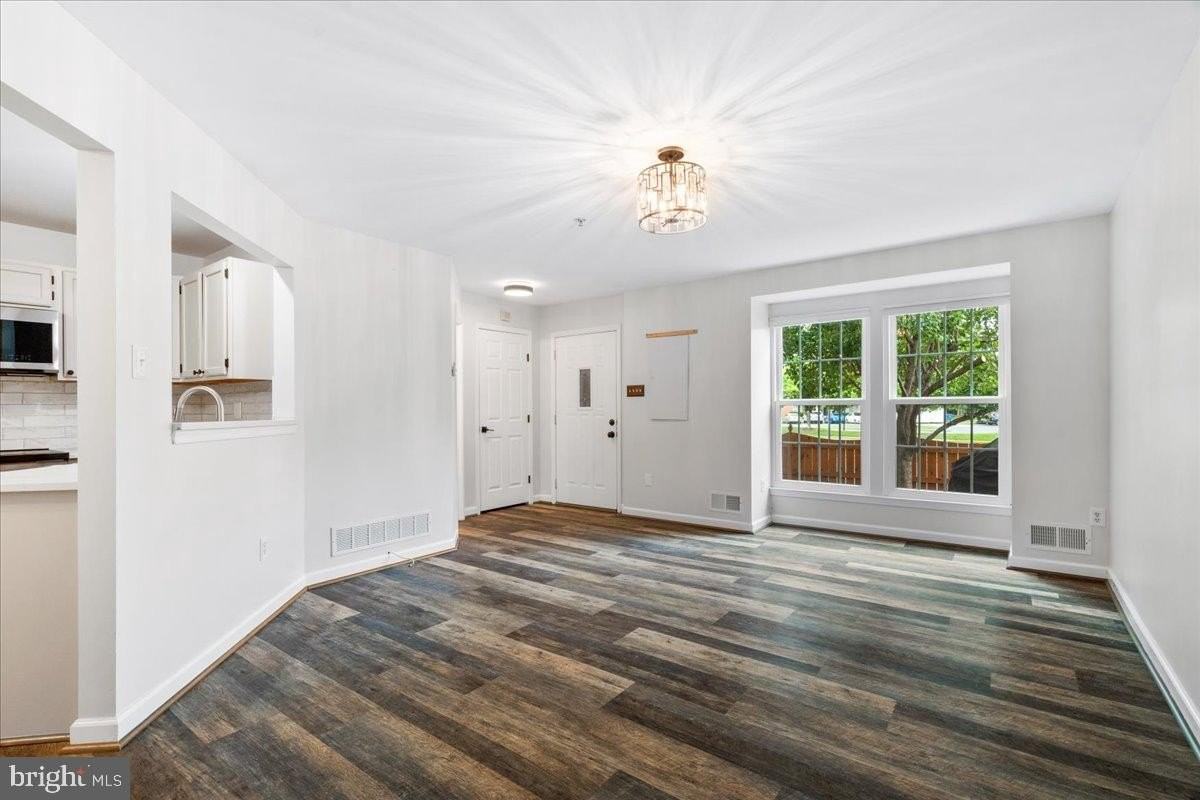 5227 Regal Ct - Photo 6 of 29