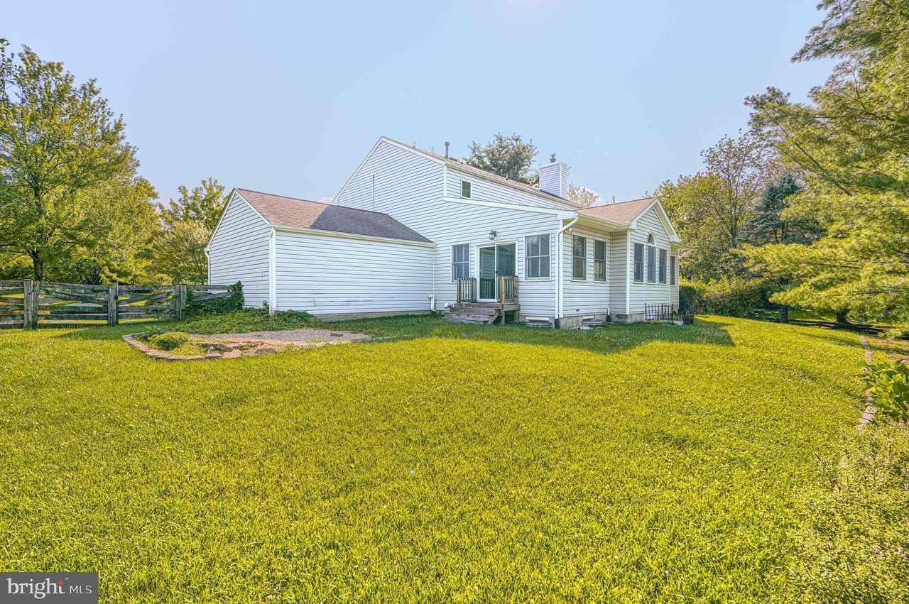 8301 Whitebark Ct - Photo 2 of 50