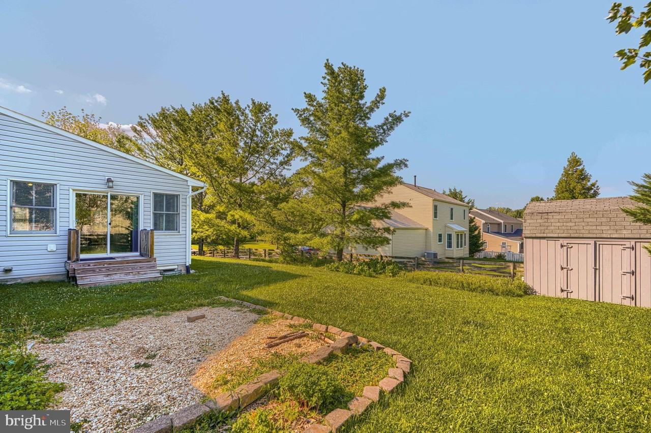 8301 Whitebark Ct - Photo 3 of 50
