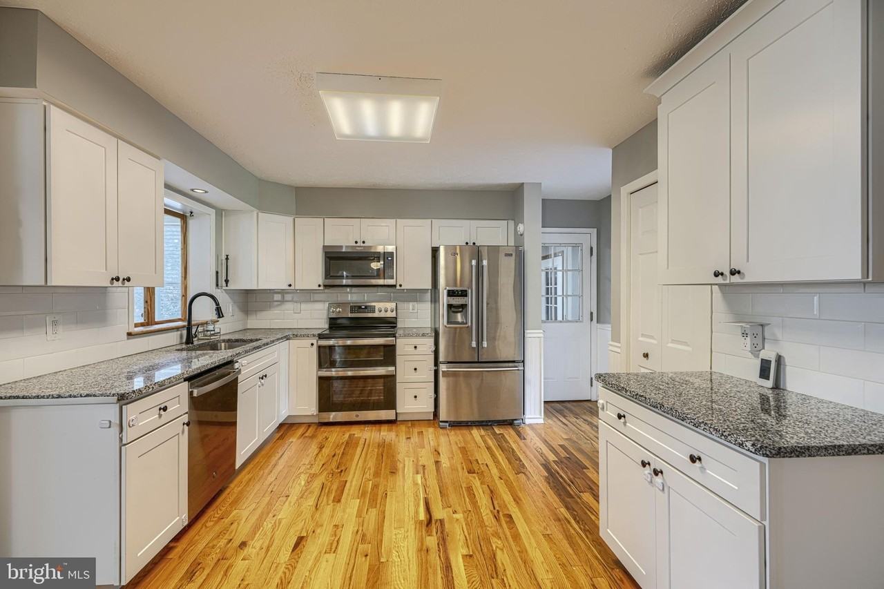 8301 Whitebark Ct - Photo 5 of 50