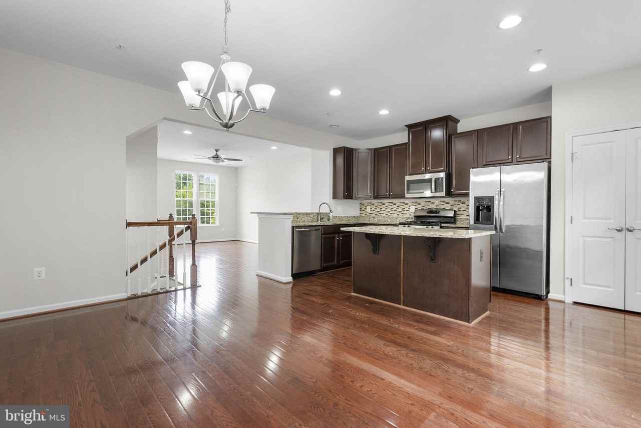 8621 Enoch Pratt Dr - Photo 7 of 30