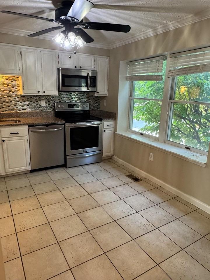 19048 Partridge Wood Dr - Photo 2 of 23