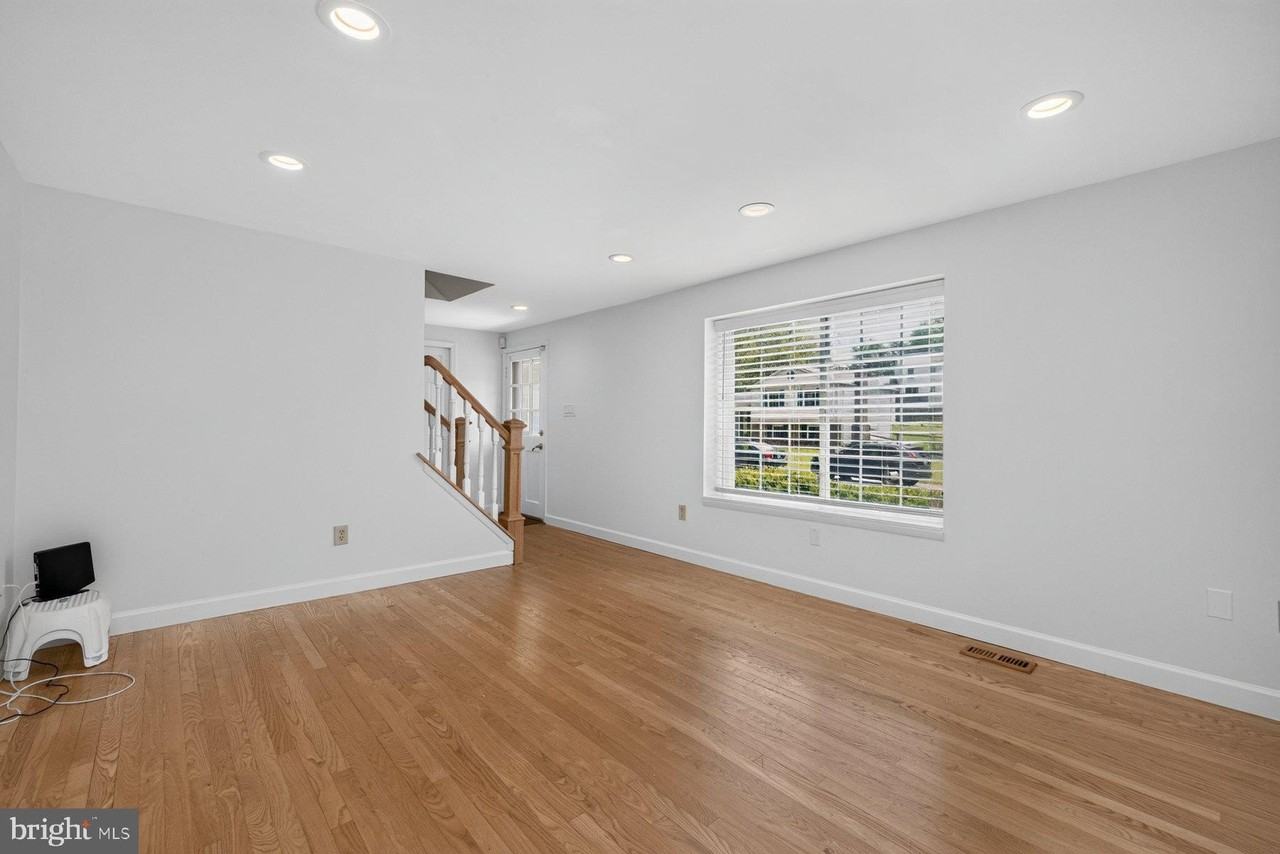 4009 Shallow Brook Ln - Photo 3 of 32