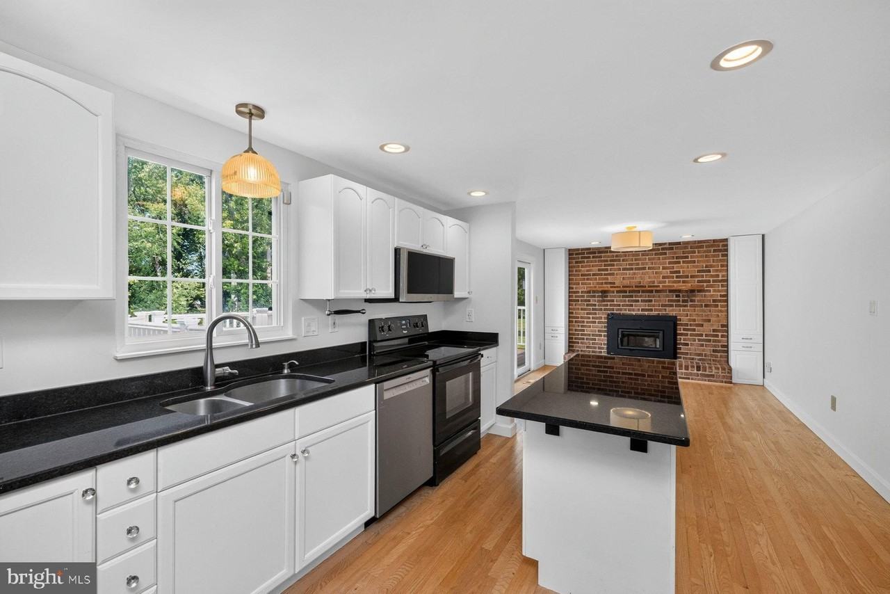 4009 Shallow Brook Ln - Photo 6 of 32
