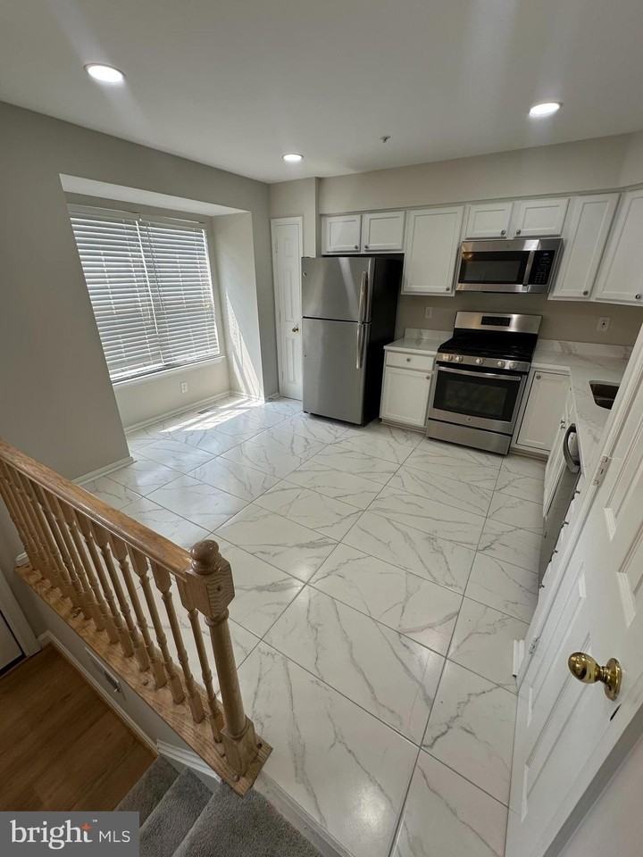 953 Dunloring Ct - Photo 4 of 37
