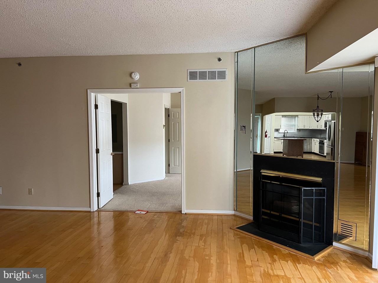 6252 Main St #6252 - Photo 7 of 20