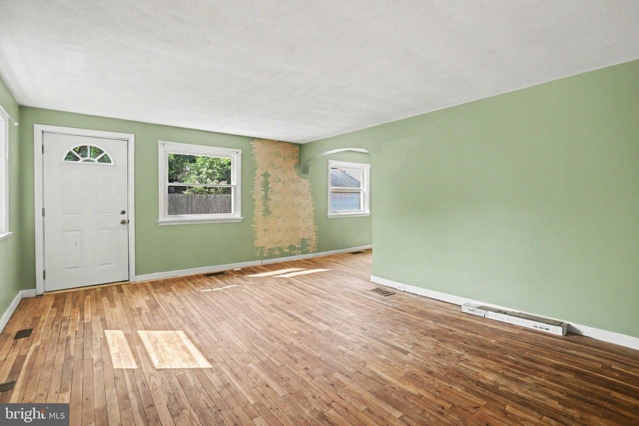1272 Boiling Springs Rd - Photo 2 of 18