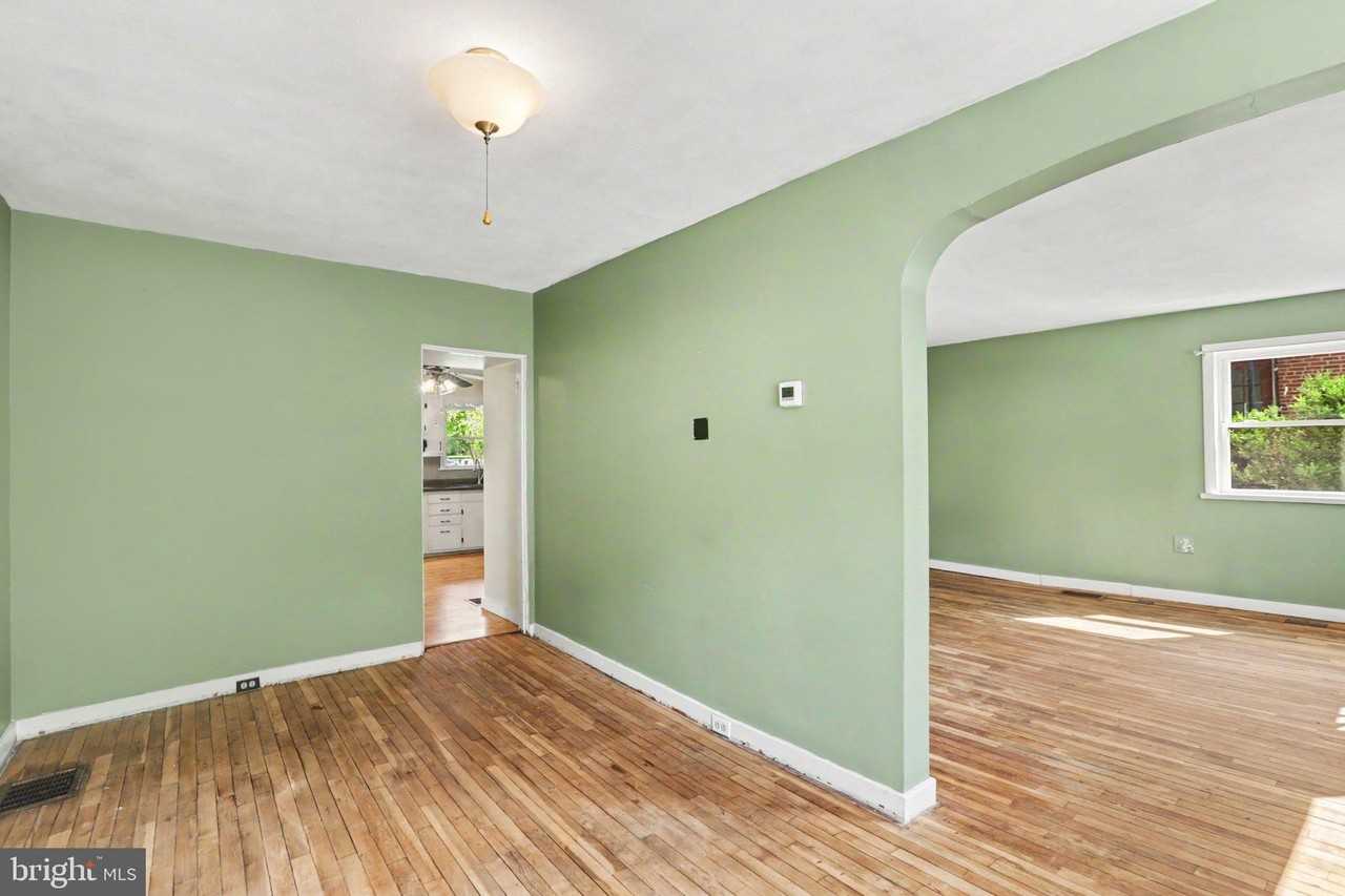 1272 Boiling Springs Rd - Photo 4 of 18