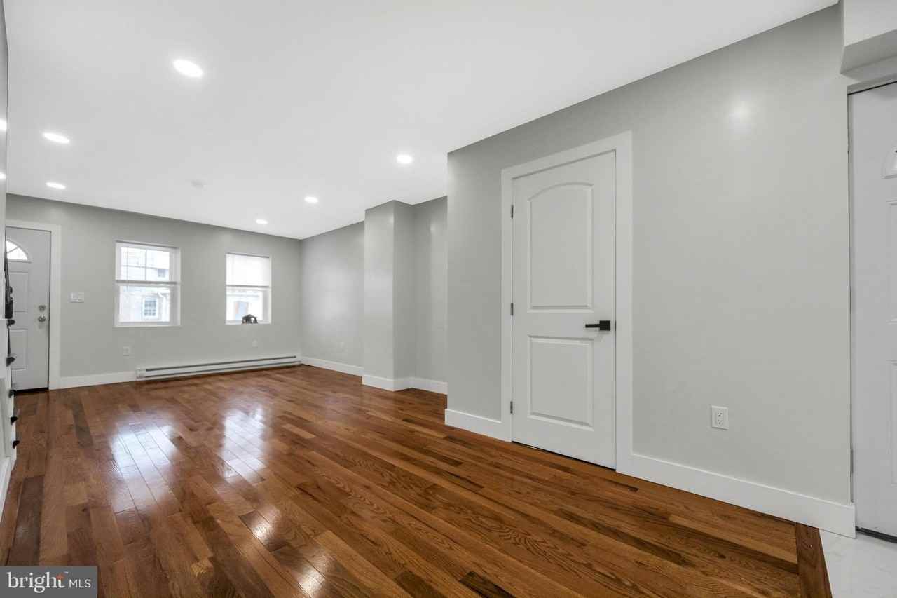 1119 Thomas St - Photo 3 of 28