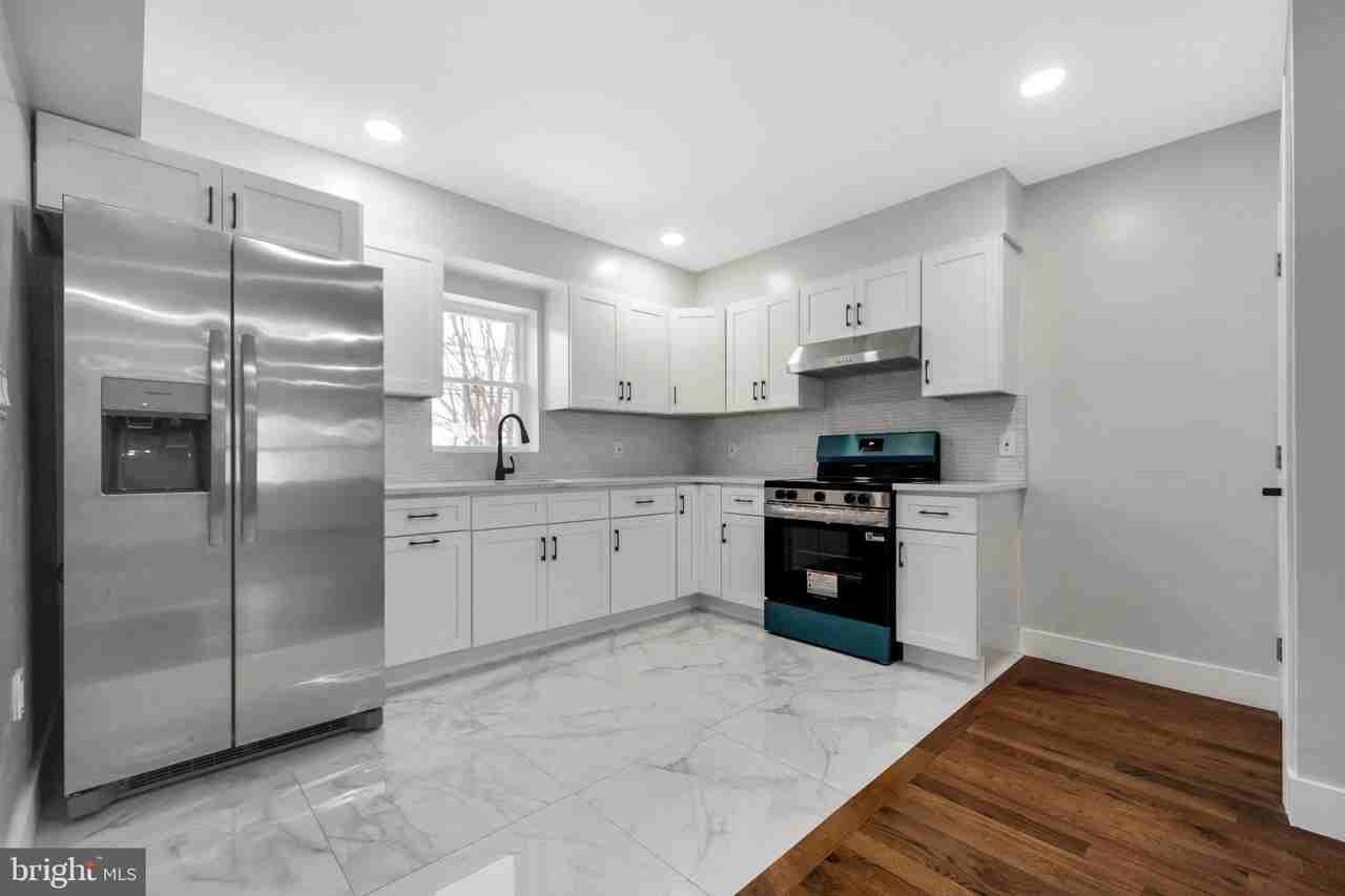 1119 Thomas St - Photo 5 of 28
