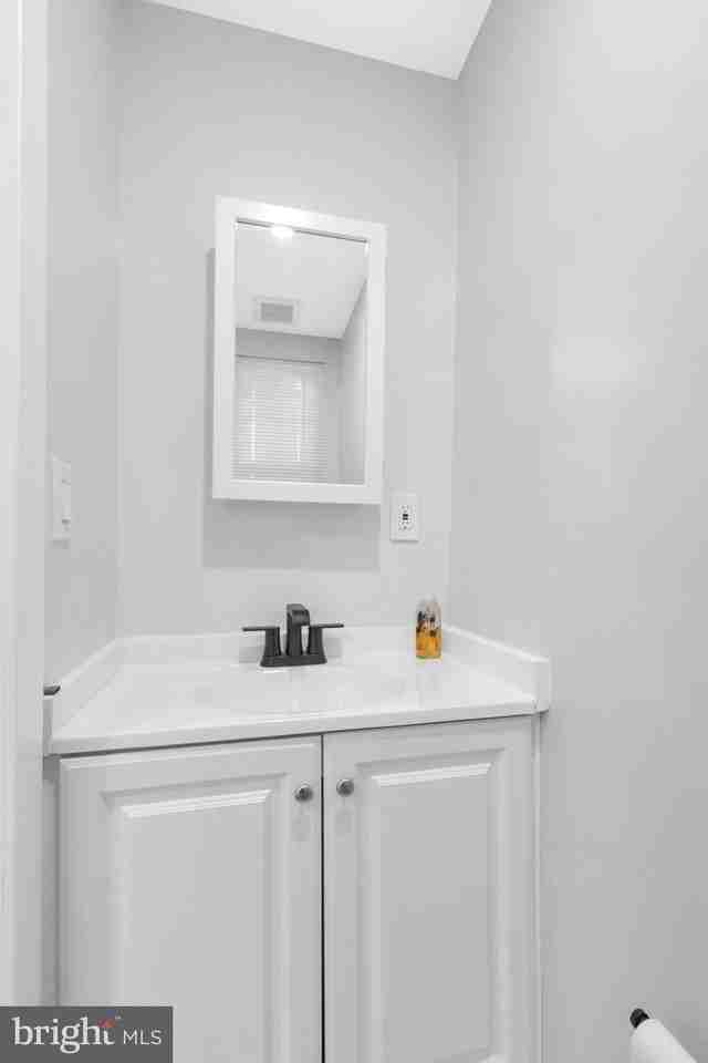 1119 Thomas St - Photo 6 of 28