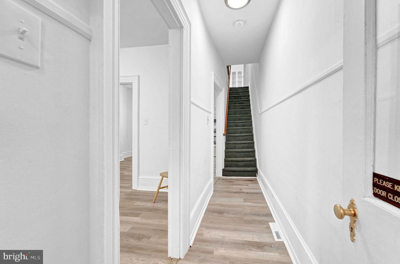 28 W Airy St - Photo 4 of 43