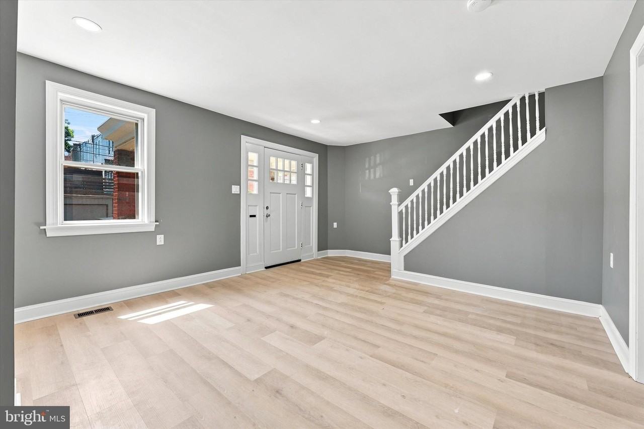 406 Kingsley St - Photo 2 of 18
