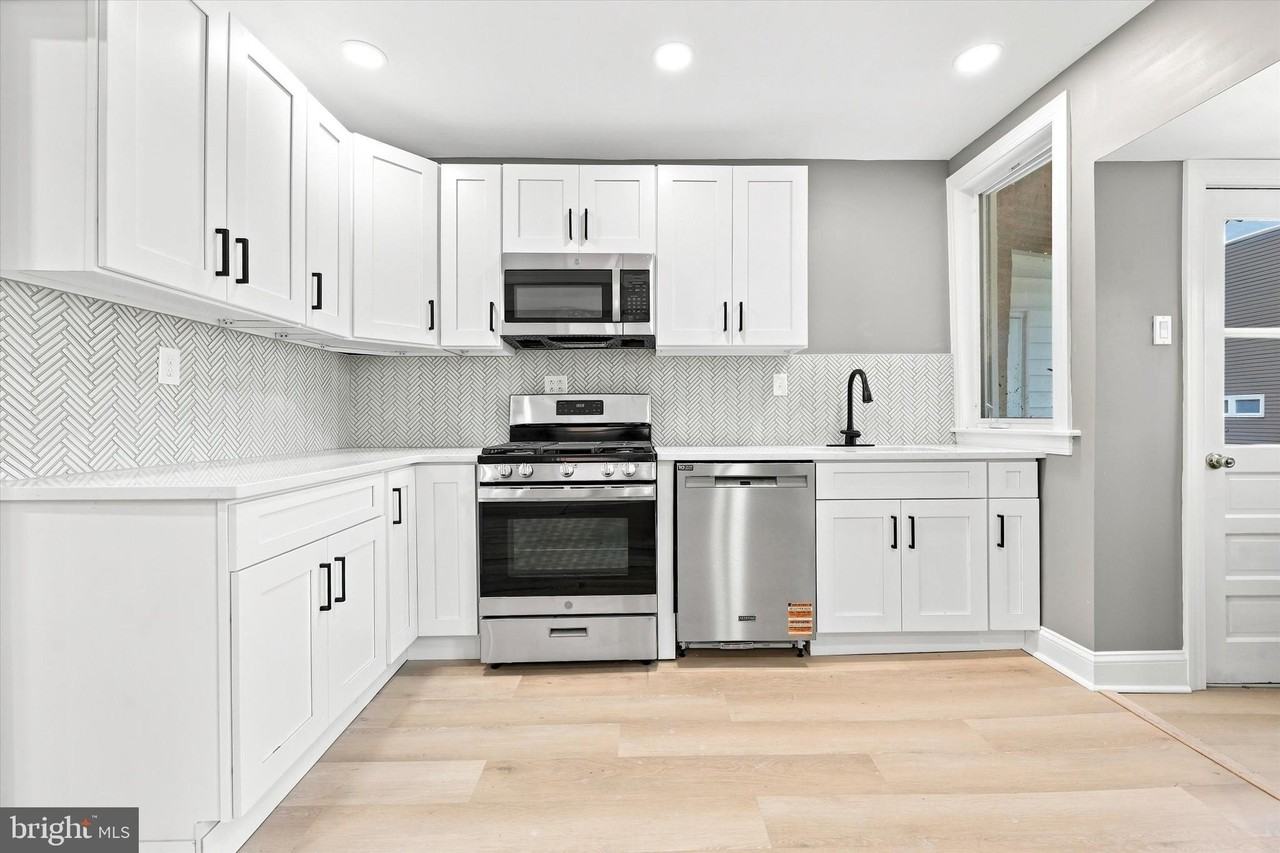 406 Kingsley St - Photo 6 of 18
