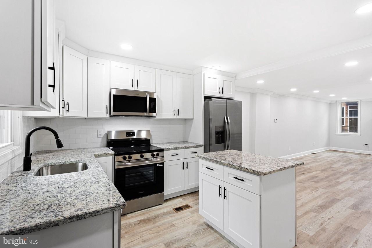 1847 Gerritt St - Photo 3 of 28