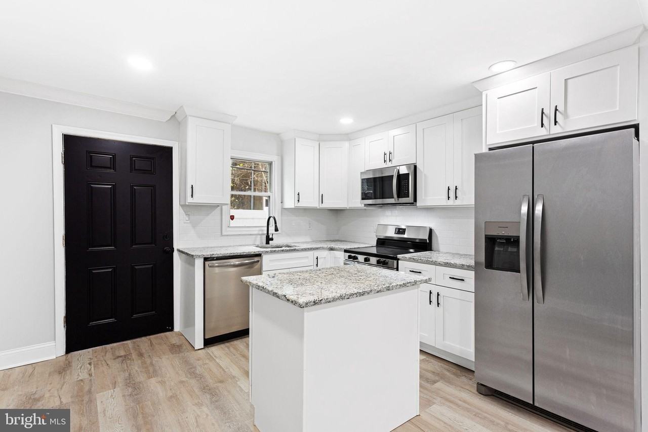1847 Gerritt St - Photo 4 of 28