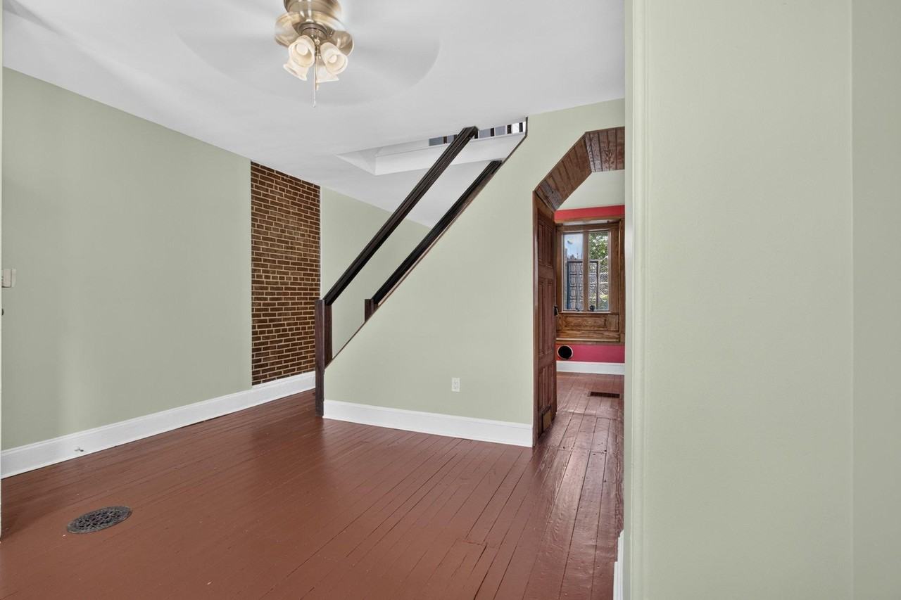 4051 Ludlow St - Photo 2 of 29