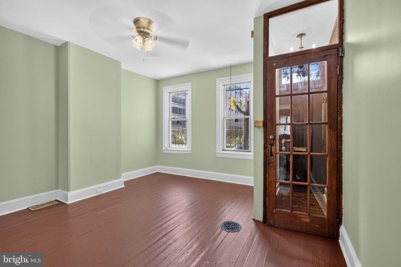 4051 Ludlow St - Photo 3 of 29