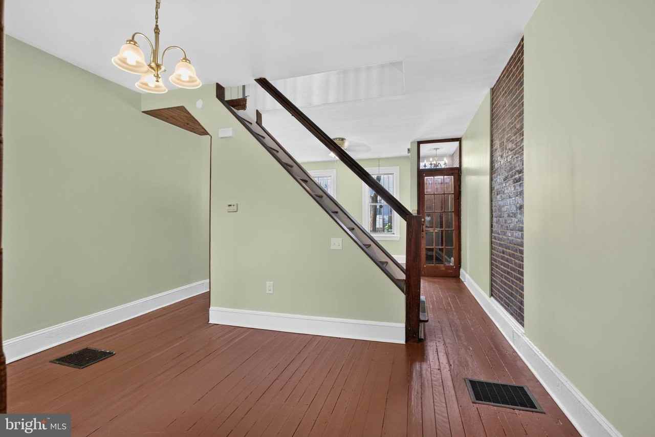 4051 Ludlow St - Photo 6 of 29