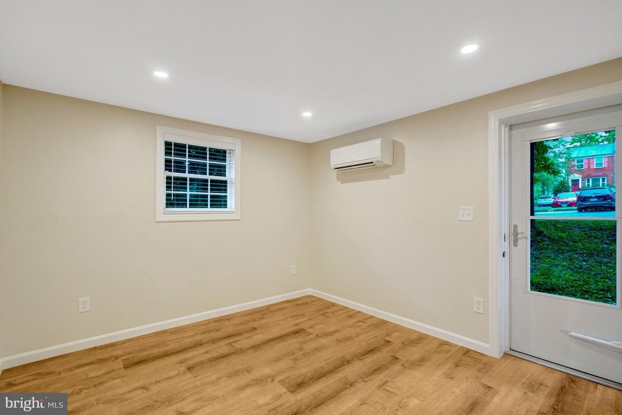 110 S Wise St #1 - Photo 3 of 32