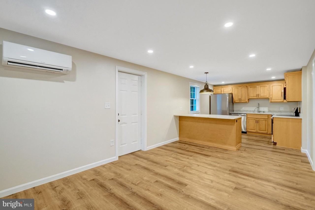 110 S Wise St #1 - Photo 5 of 32