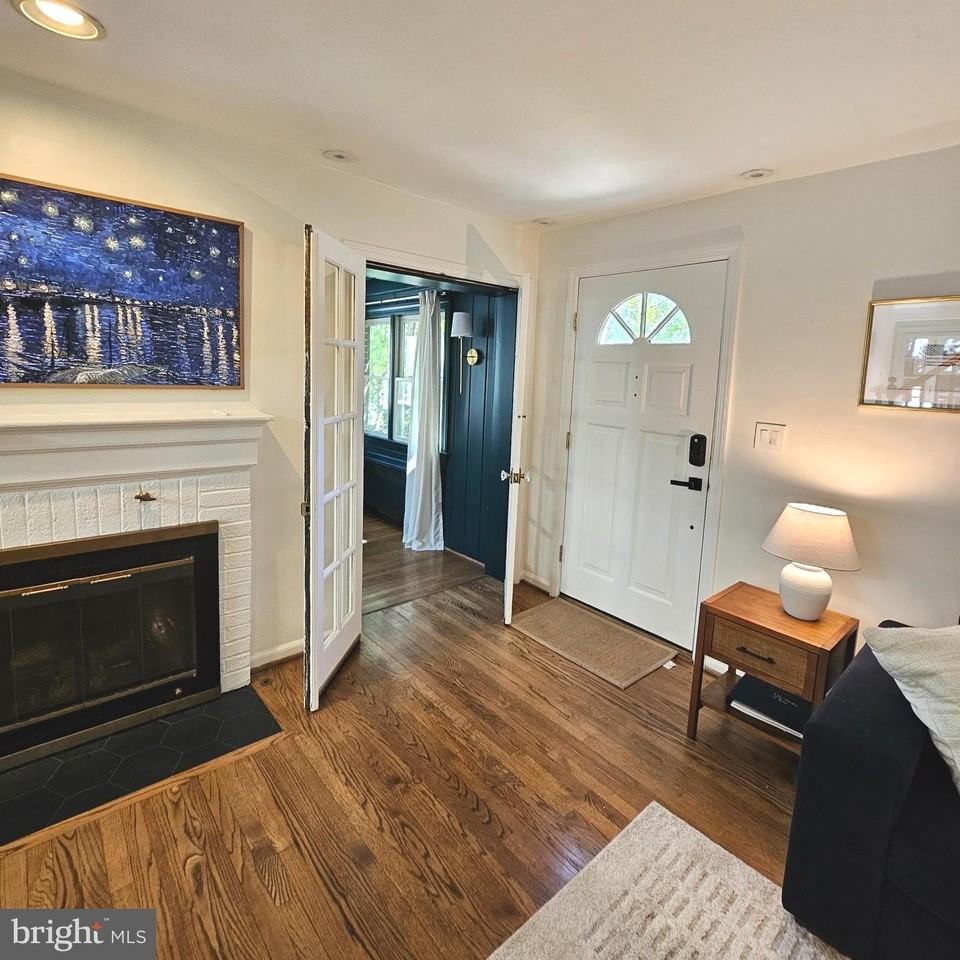3304 Circle Hill Rd - Photo 4 of 32