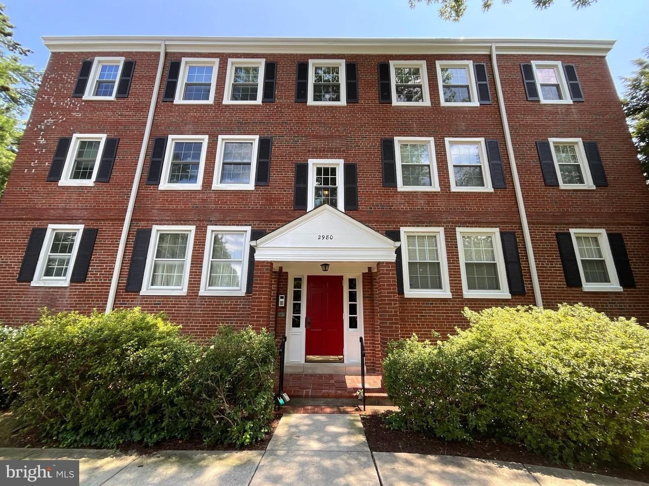 2980 S Columbus St #C1 - Photo 3 of 20