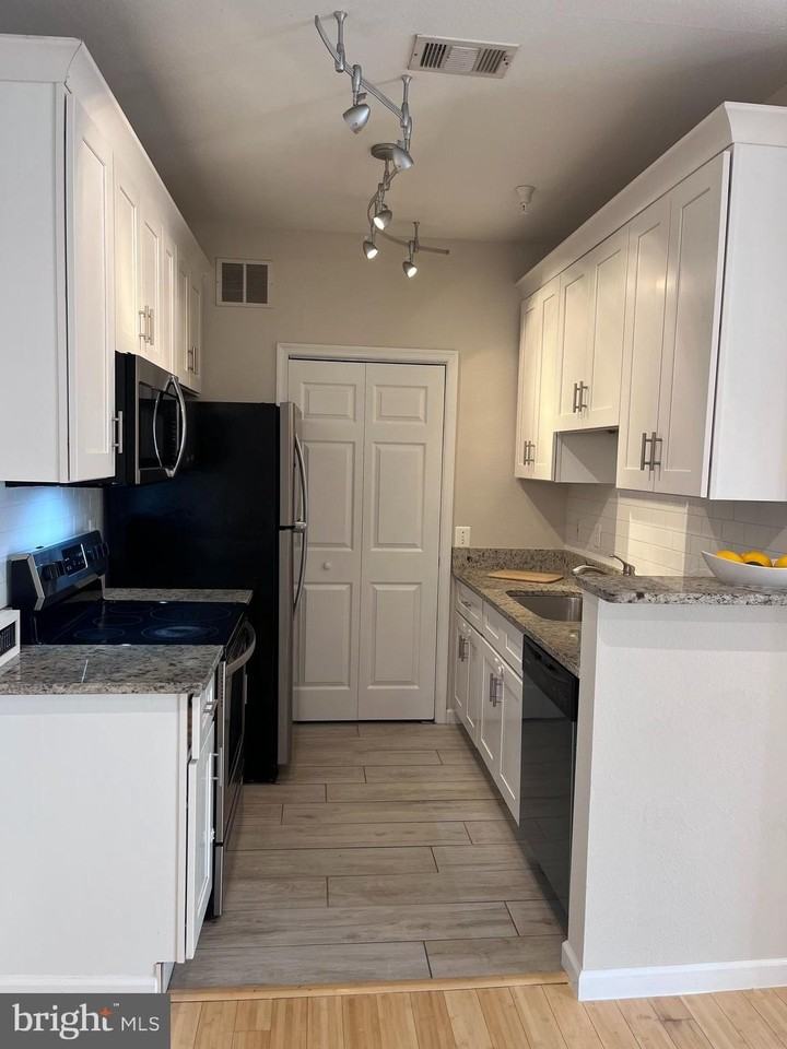 1601 Spring Gate Dr #1213 - Photo 3 of 18